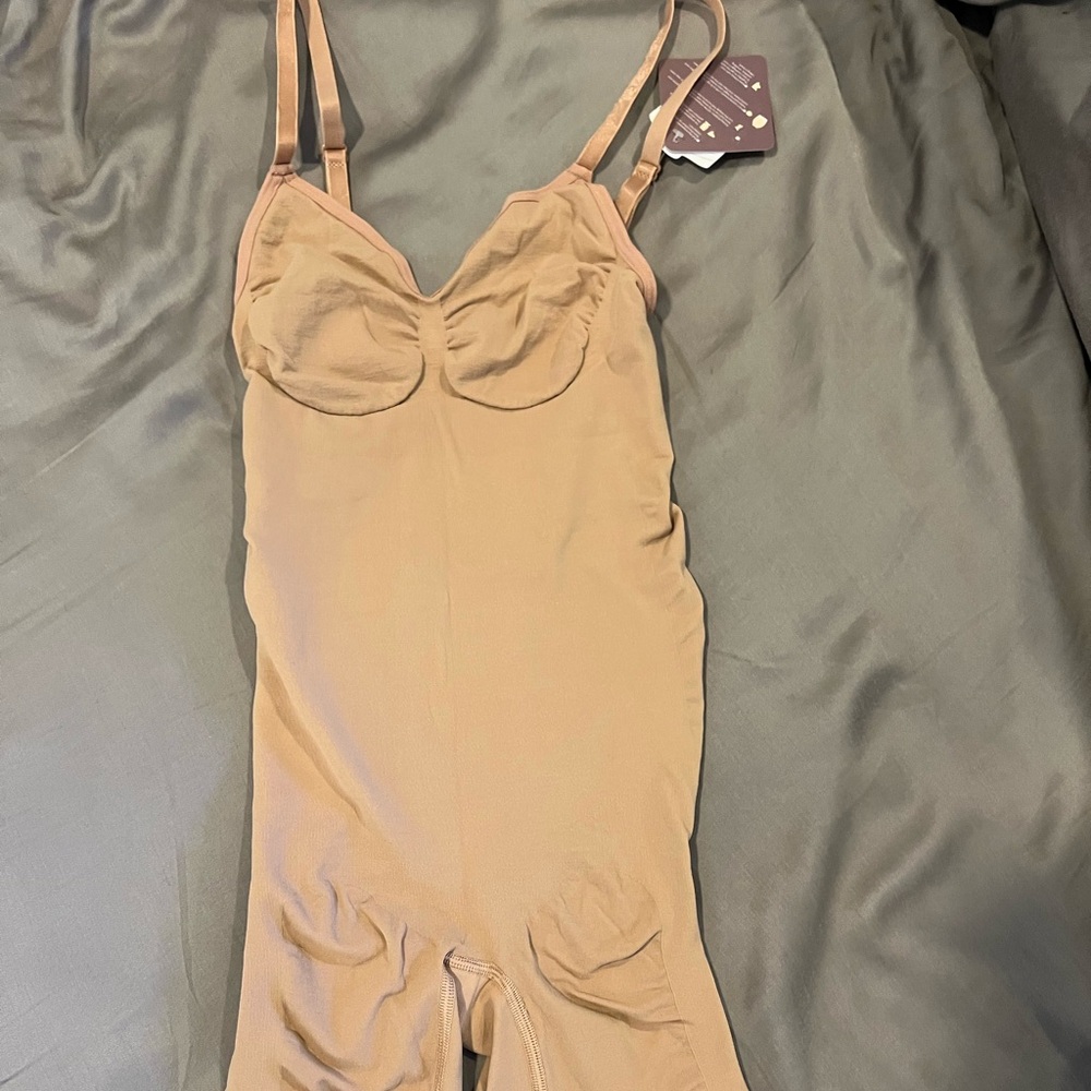 Nilit Mid-thigh body shaper and butt lifter
